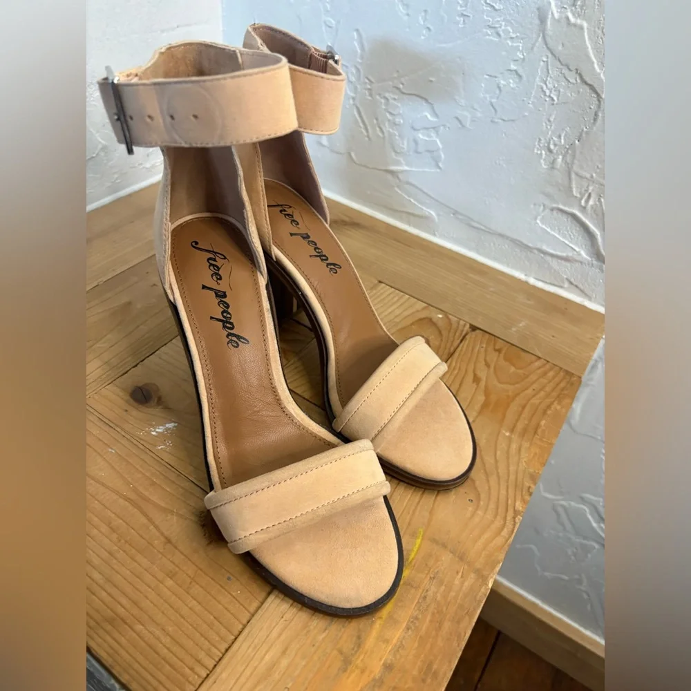Free People Serenity Blush Nude Ankle-Strap 3”Block Heel Sandal sz 37 NWOB Boho